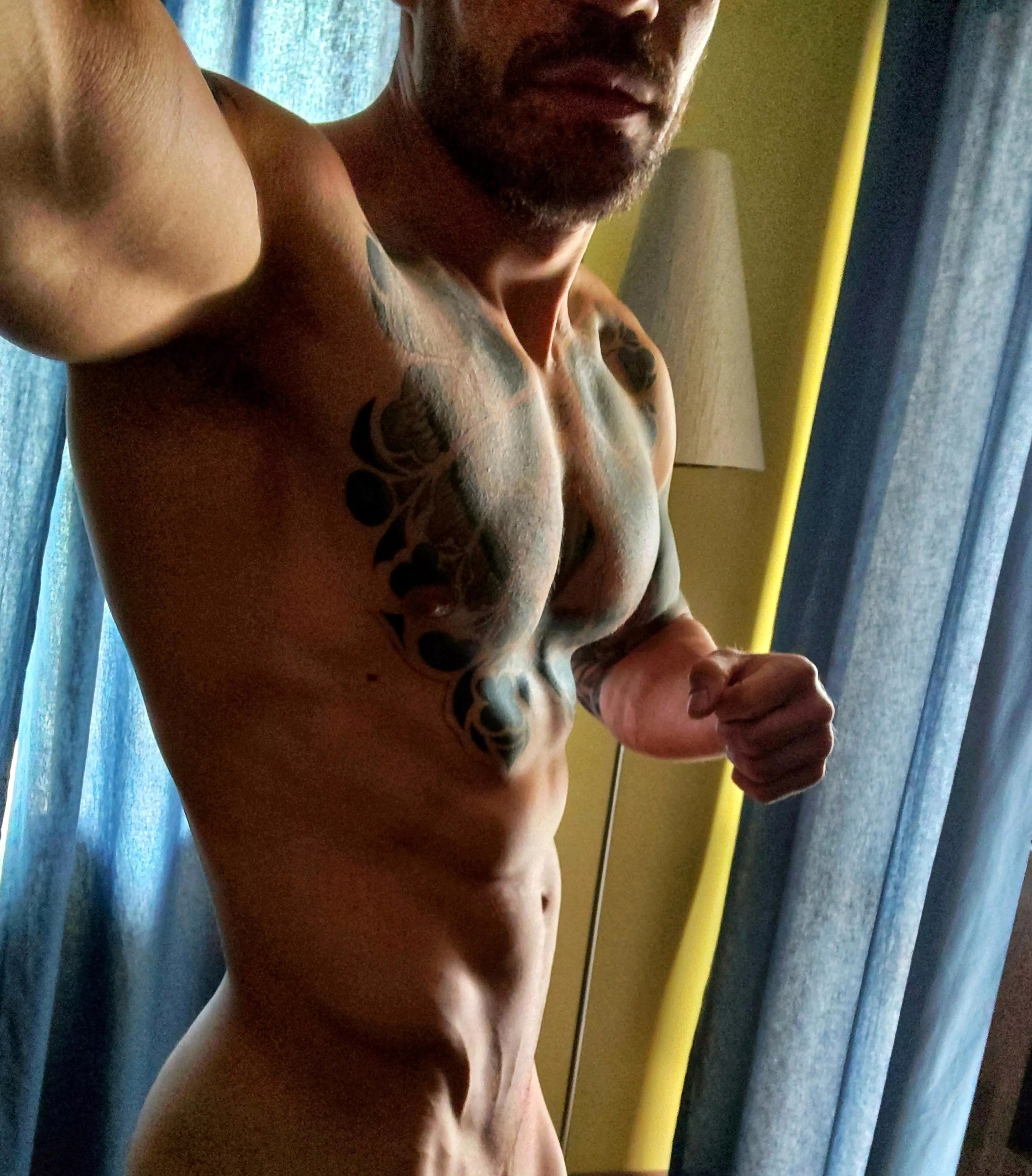 The only pose i know 🥸 posted by avocado813