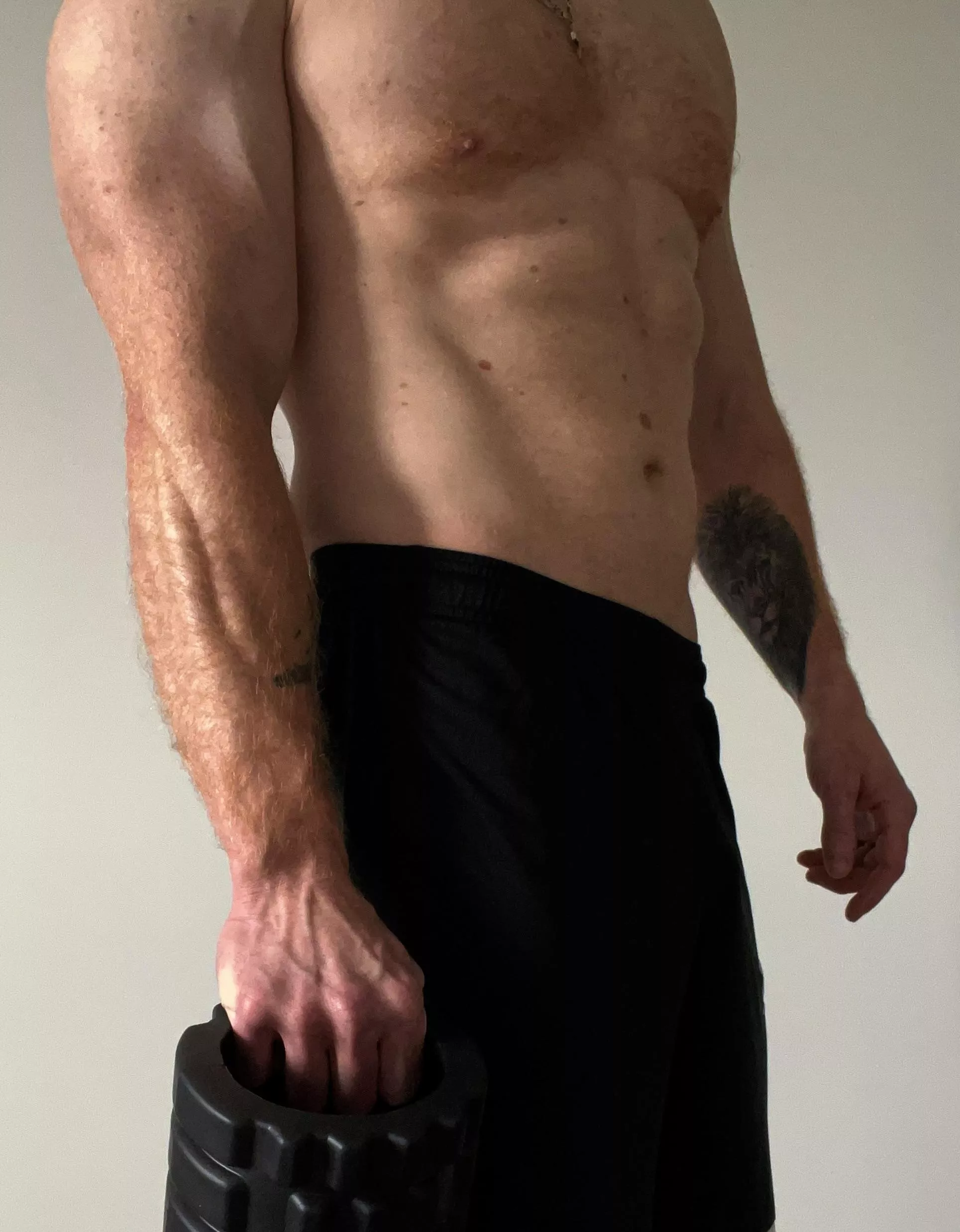 The weather is 💩 so screw the gym, I'm working out at home! 😅 posted by _TtTToriginal_