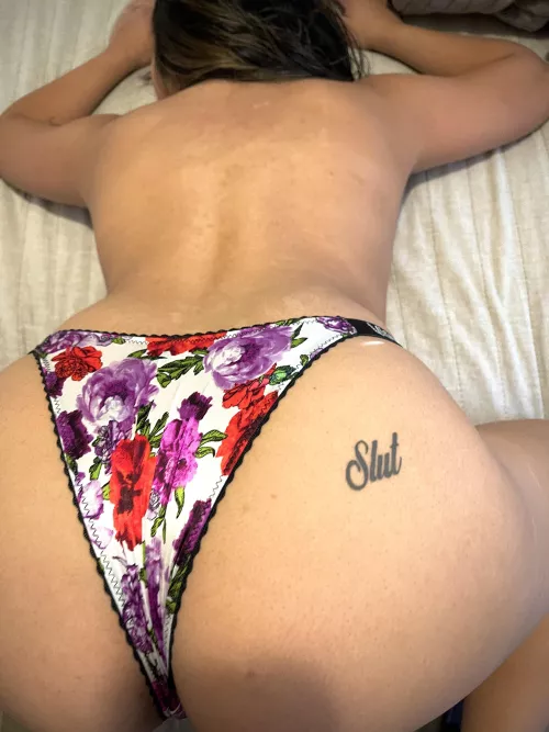 Wife’s butt 😇 by Swingerslatin