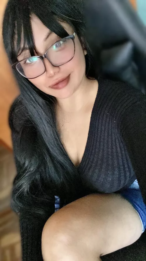 Would you allow your young teacher to suck your 🍆? by SexyAzucena