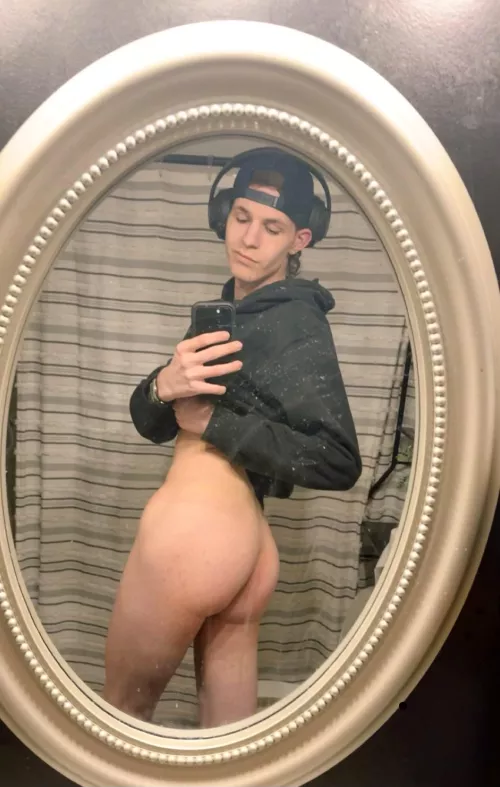 19, Am I breedable? 🤤 by ScreenshotNBreedable