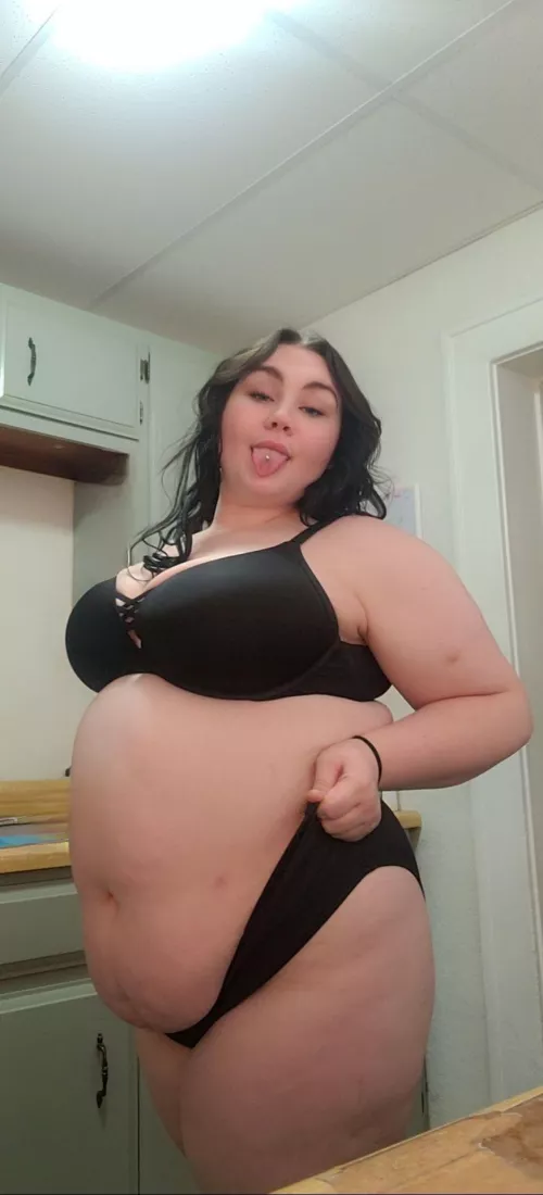 About to eat enough spaghetti to feed a family 🫠😩 by MayaK_BBW