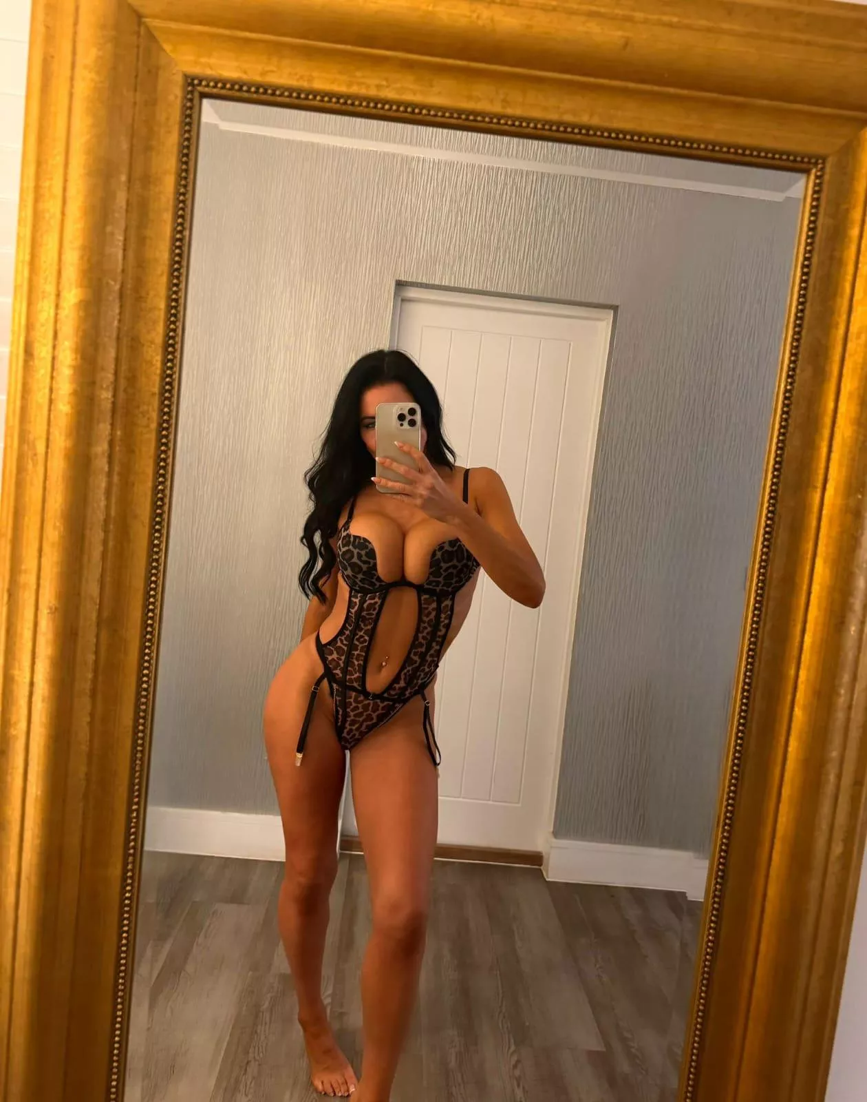 Am I too hot to be self conscious about my body? F43 nsfw posted by Lukapaluka8