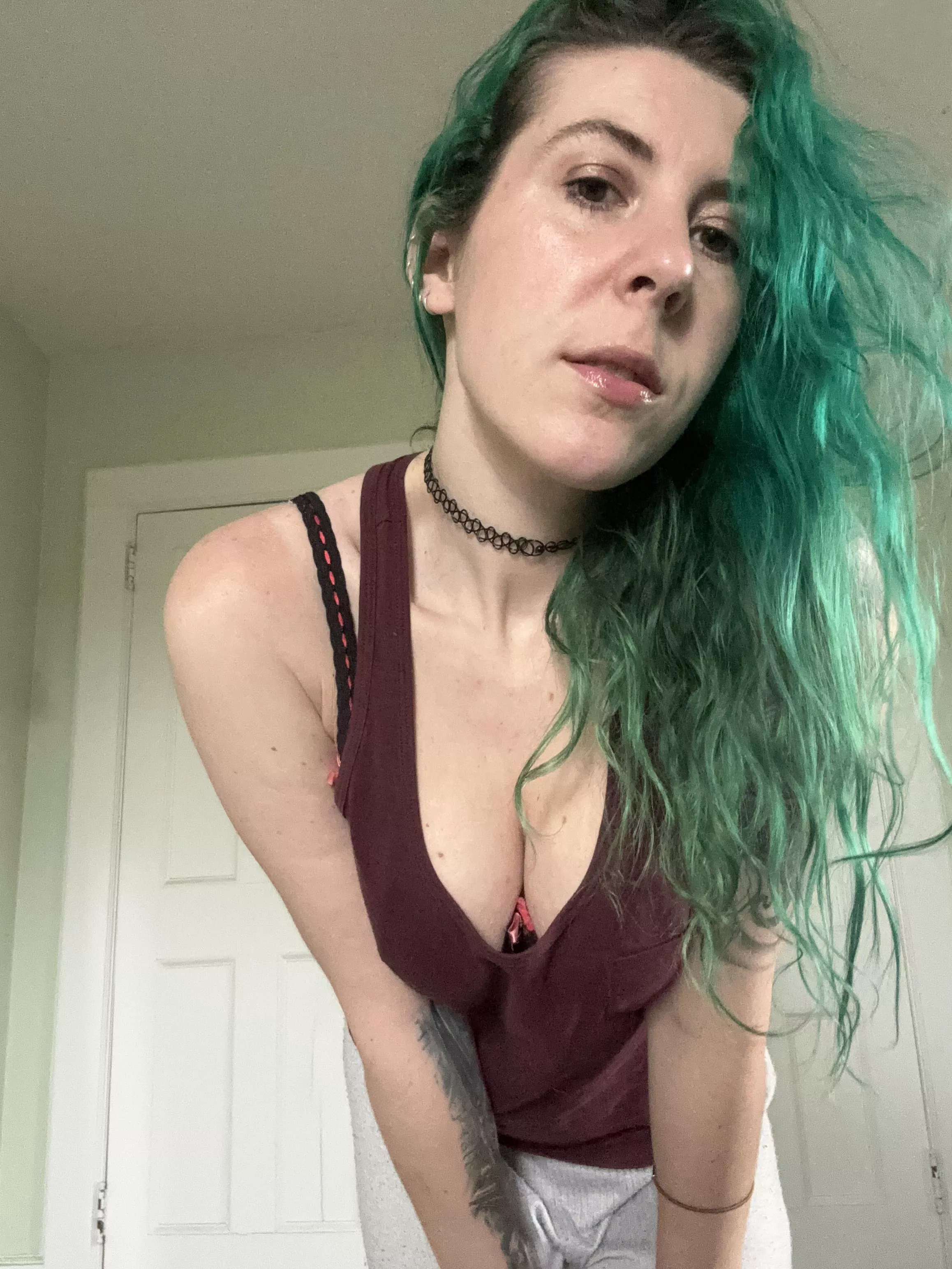 Bent over cleavage posted by sirenskiss3