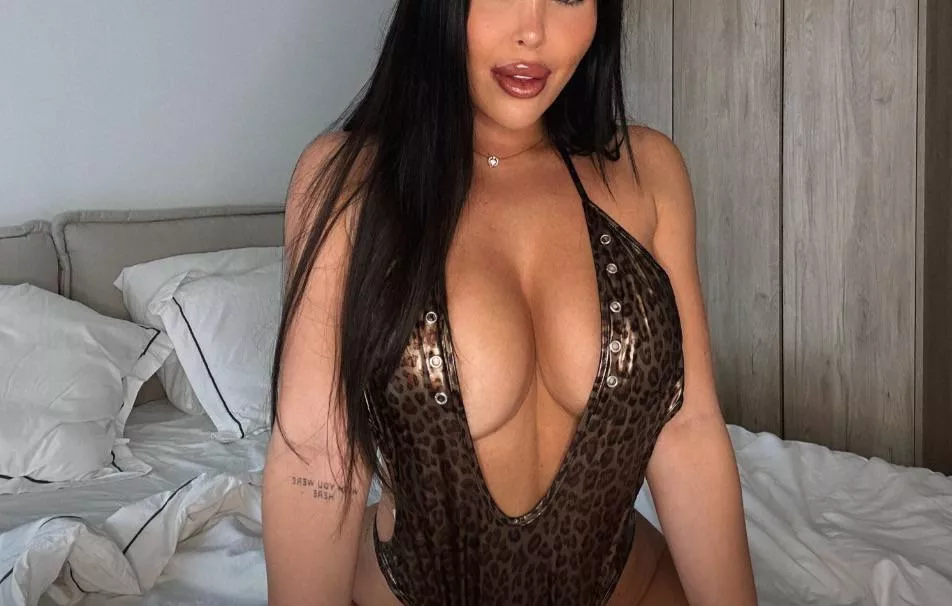 Bimbo queen posted by Beecoincrypto23