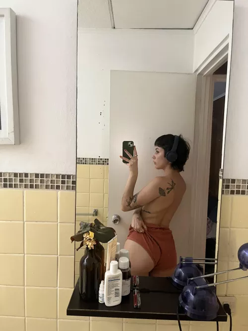 boi booty that really needs some spanking  by hellosofi