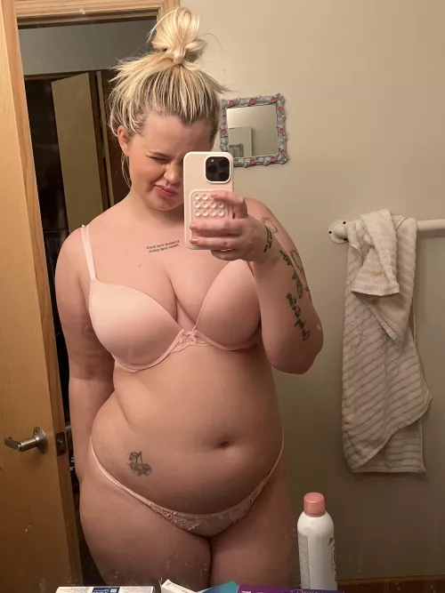 Can you rate my growing body?  by wispy_girlwa