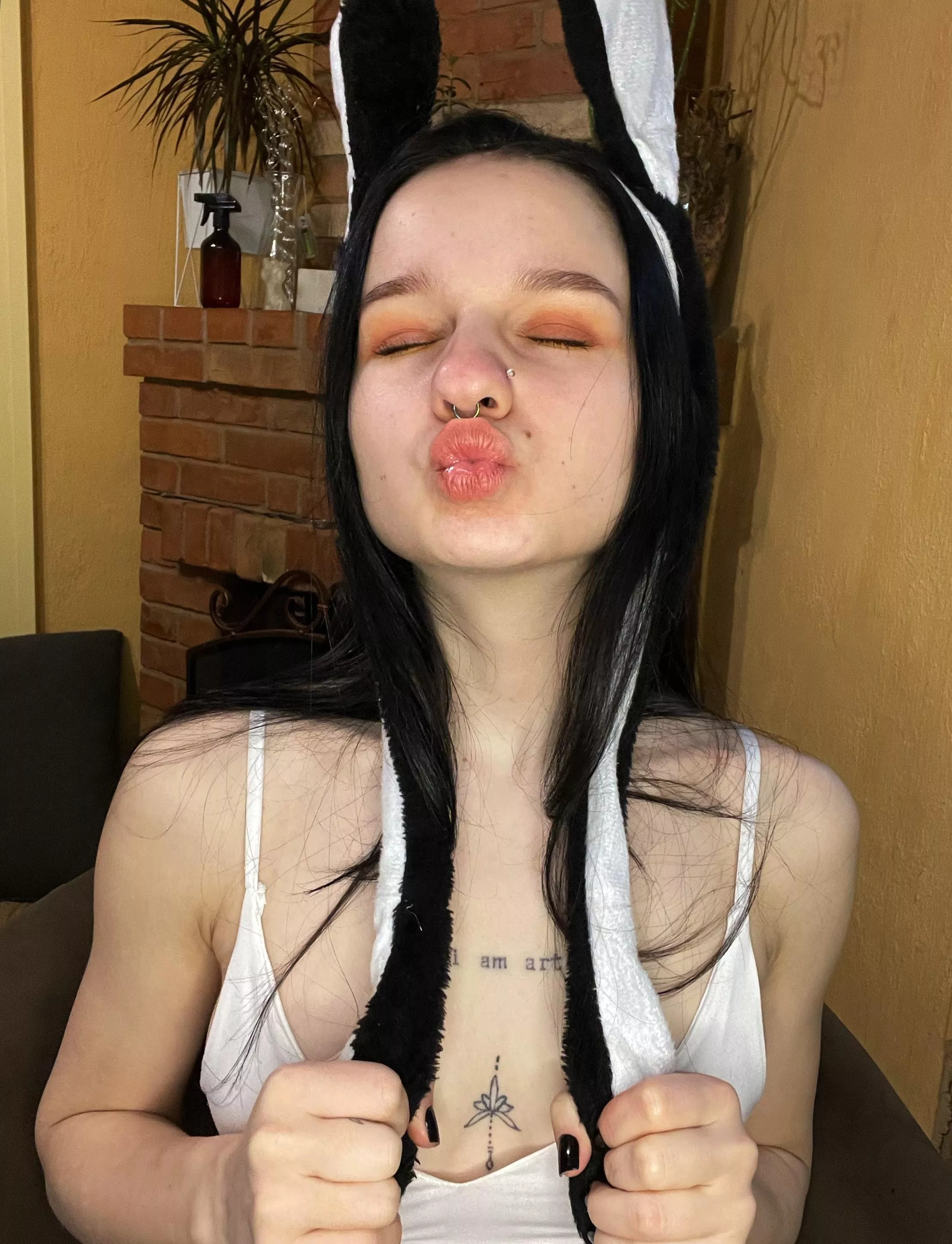 Come here I'll kiss you posted by Fallingwrath351