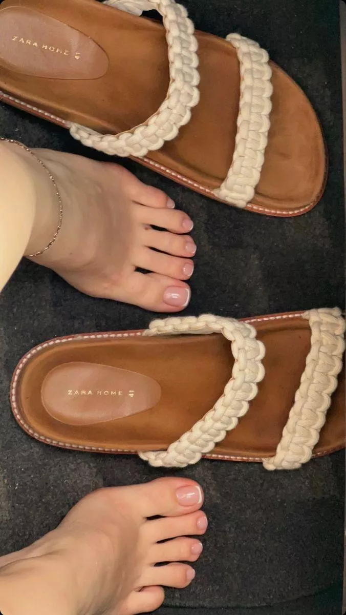 Fresh Pedi <3  posted by Creatine_Babe