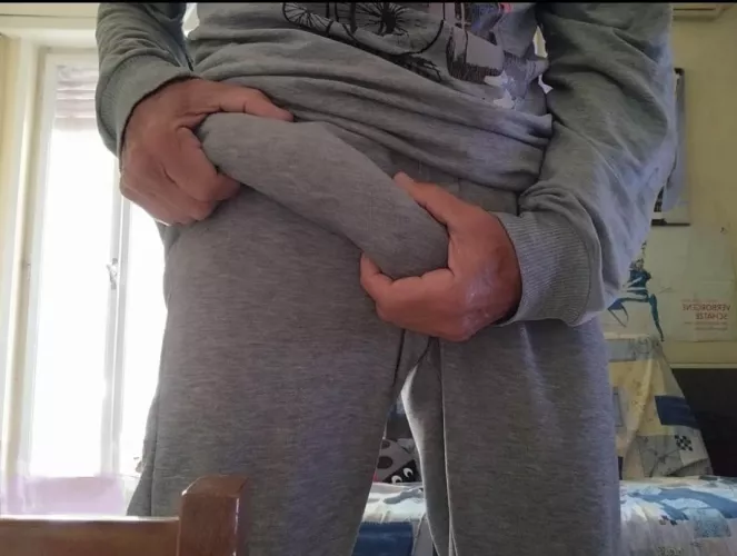 Hard to hide  🍆 by Switch6923