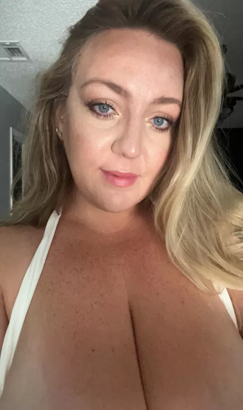 Hey  by Lovingadventures