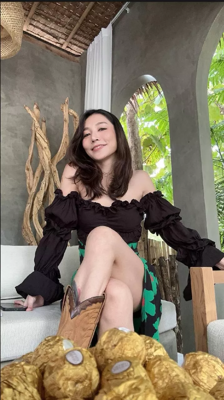 How do you like this tight dress posted by rleduc34