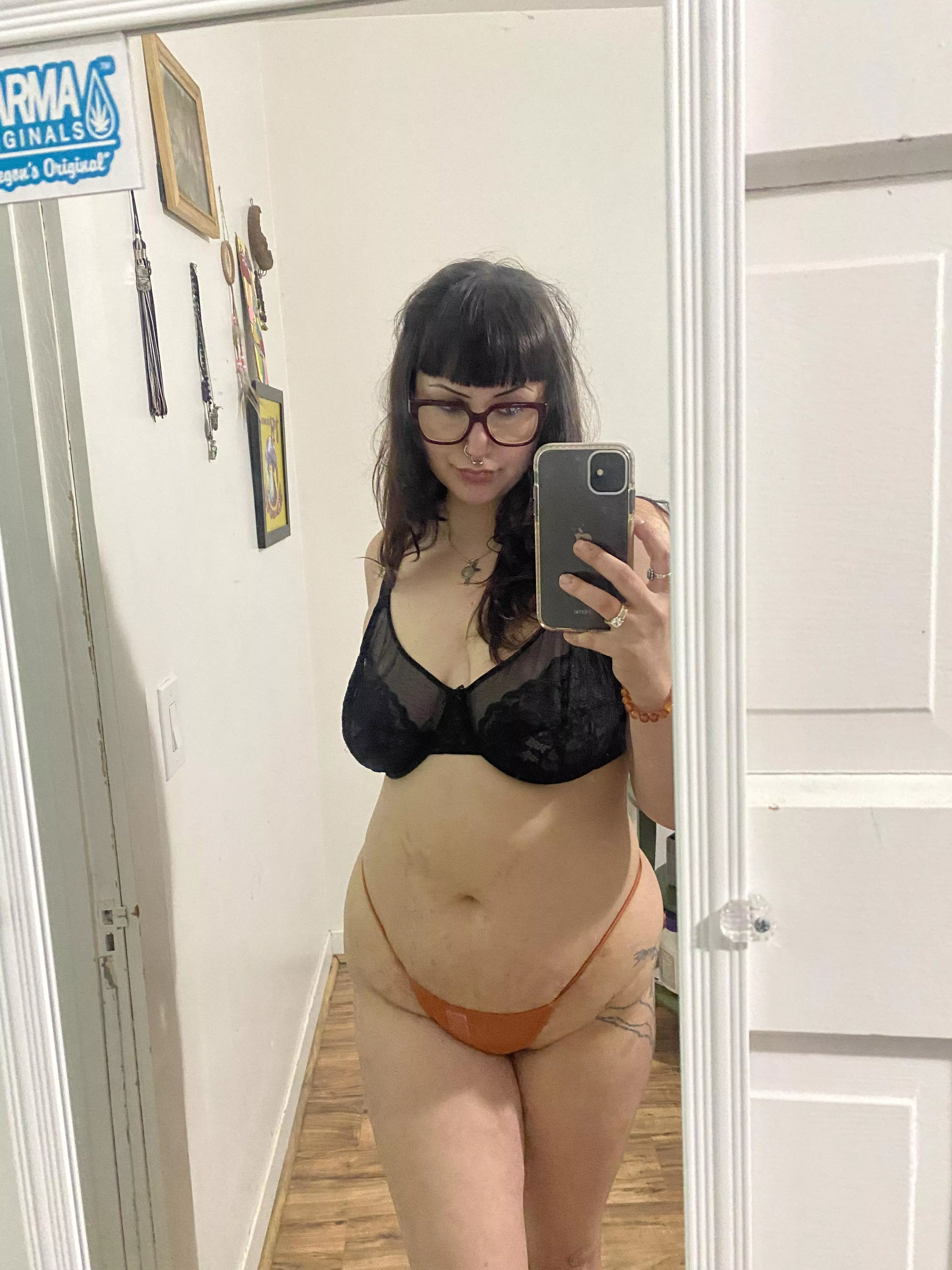 How’s your evening going💋 posted by Rough_Strawberry_777