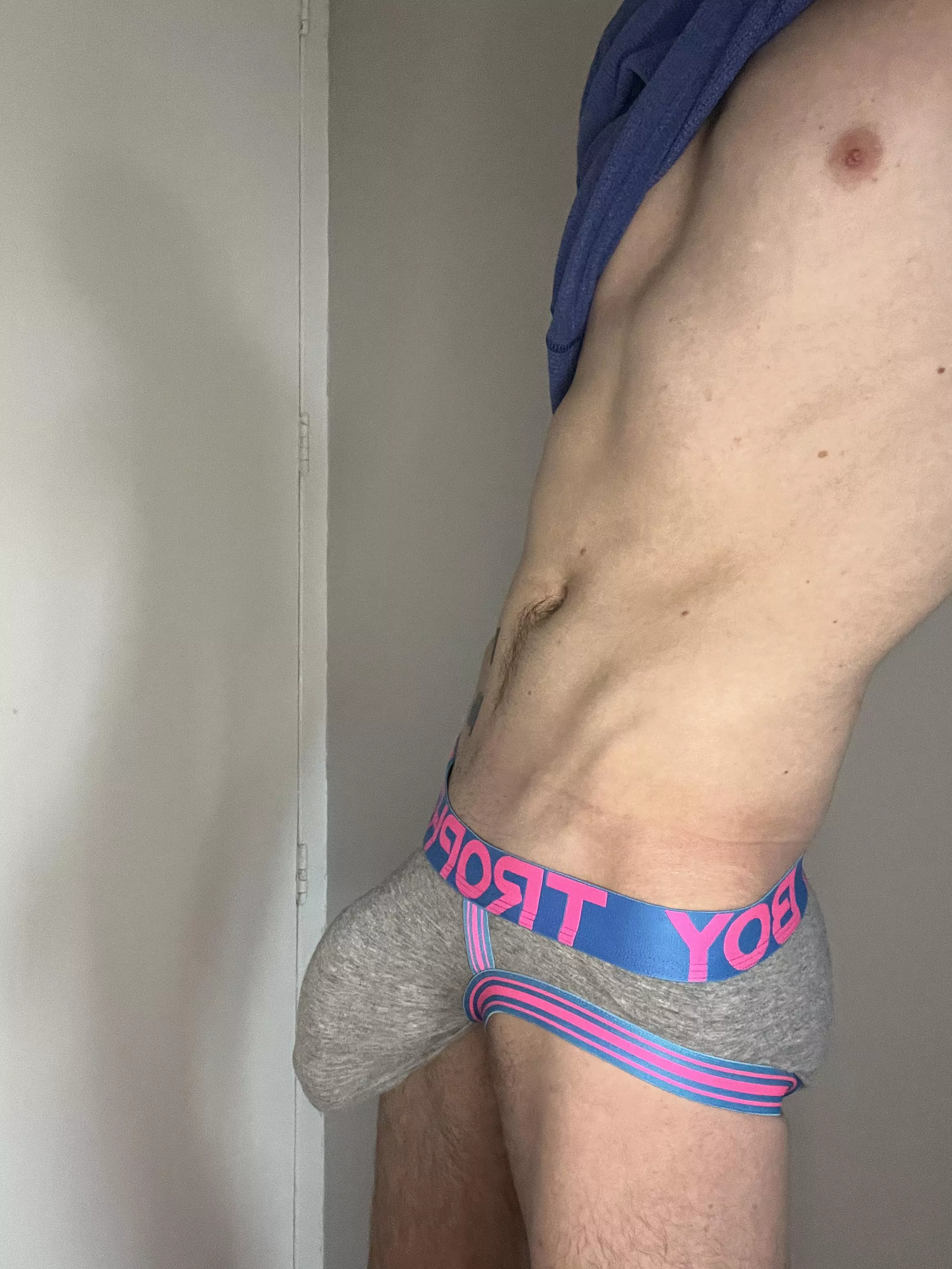 Skinny guy with a massive bulge 😜 posted by dariansells
