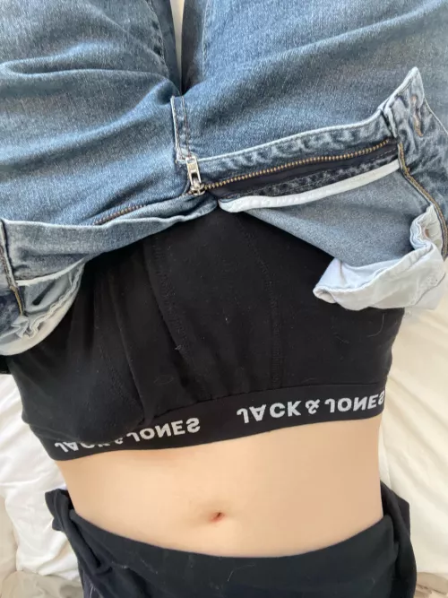 Young guy looking for fit young or fit old prefer dutch and uncut but no necessary:) dm me by TopAcceptable2942