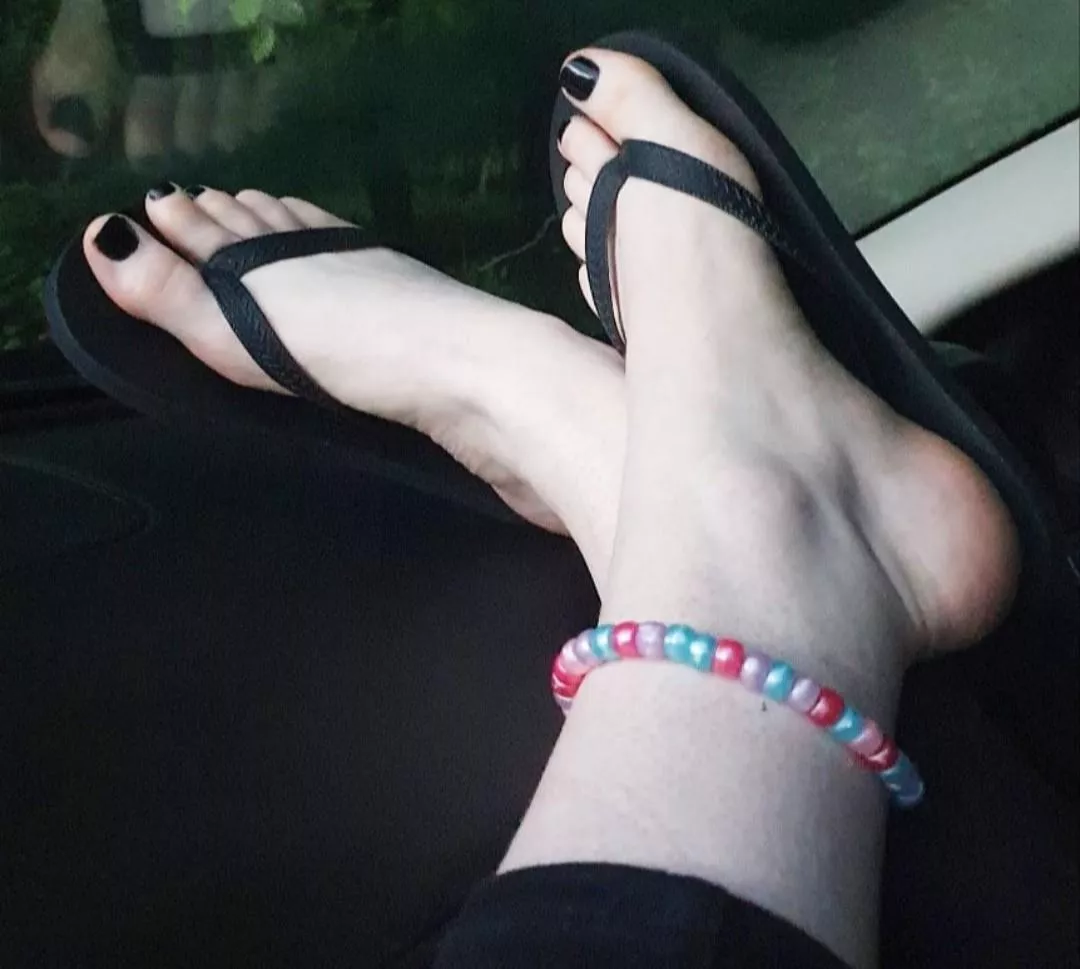 A guy took me for a drive so I sat with my feet up just to tease him 😈 😋  posted by FemboyFootPrincess