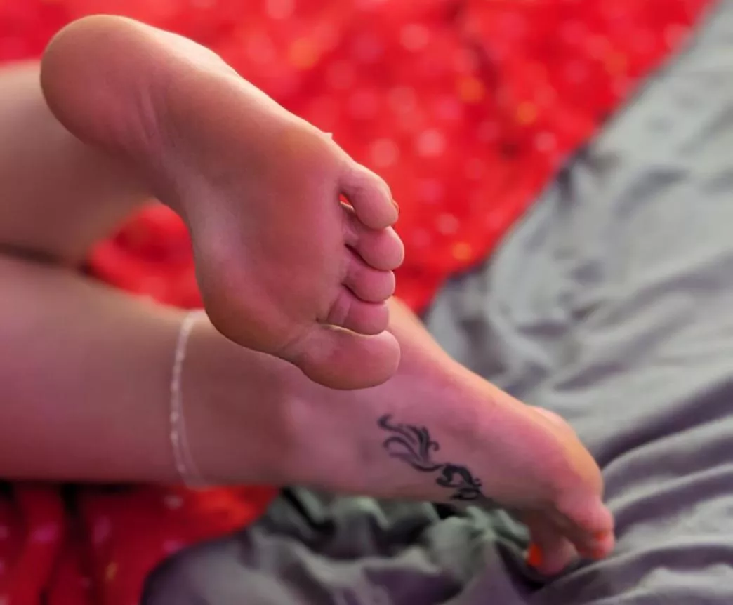 At the end of my bed is where you belong 💞💞 posted by Senkatiebee