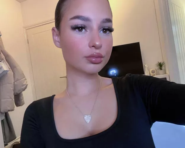 Classy and beautiful by Creepy-Chart116