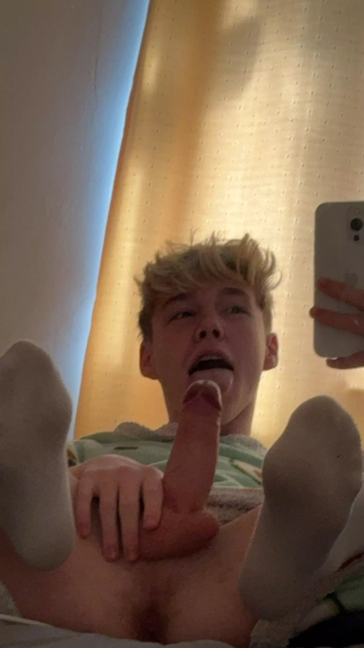 come lick it for me 👅😈 posted by EvanAdamzx