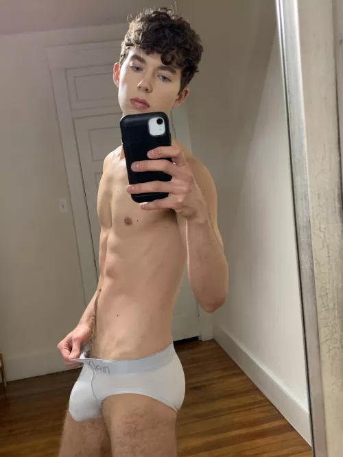 Do you like my bulge? by ElsaGermaineRiley