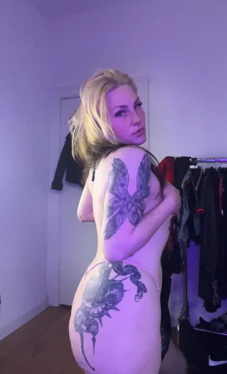 Does my body make your dick hard? posted by ItsmeEsma