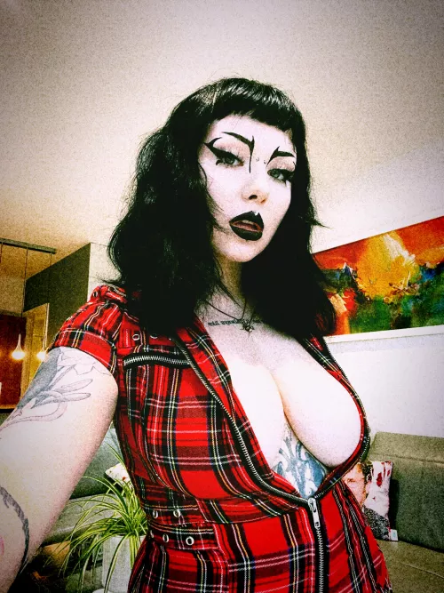 Goth babe in your area  by _grapfruit