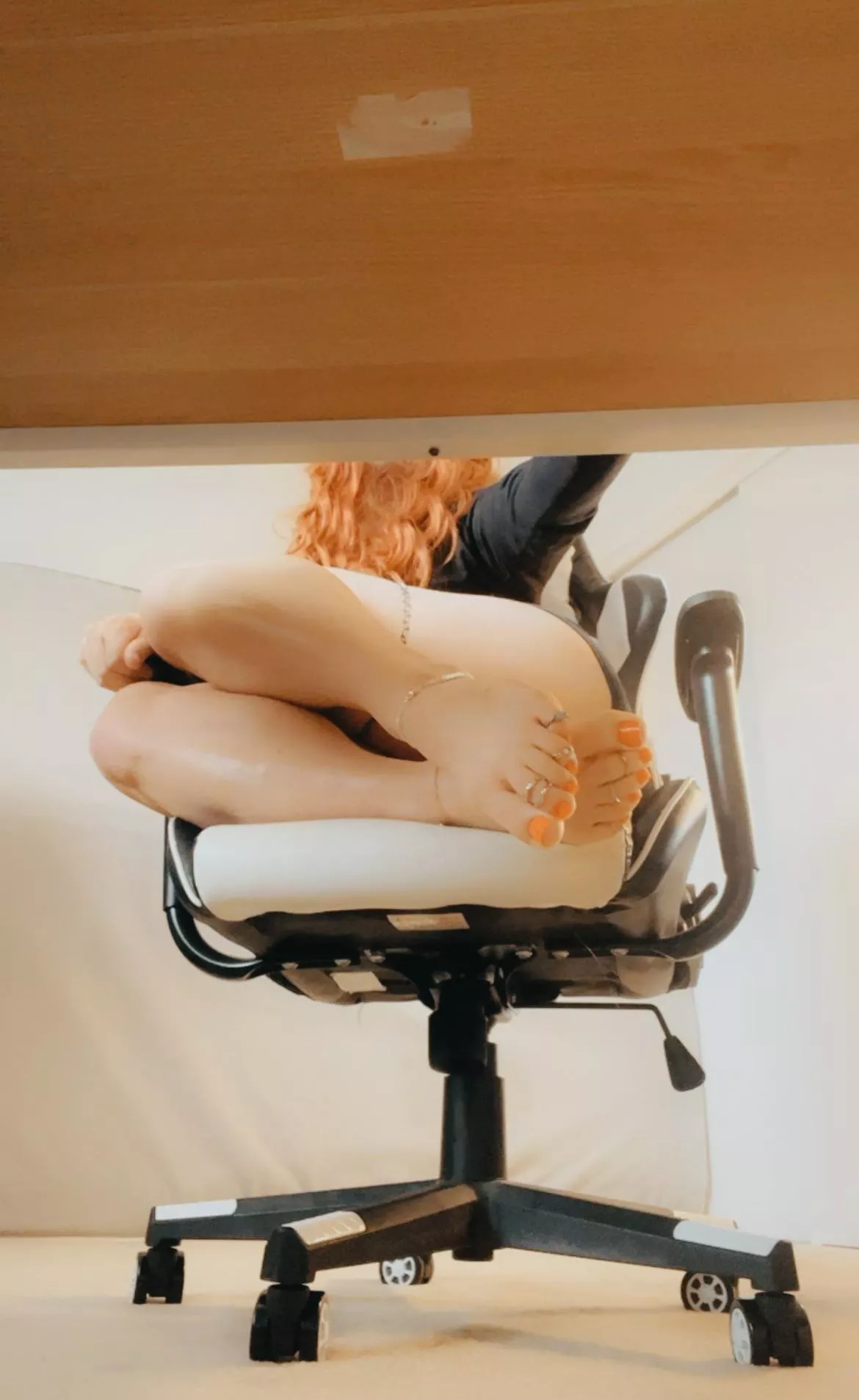 Happy tgirl toesday🧡❤️🧡❤️ posted by sissycaseyxx