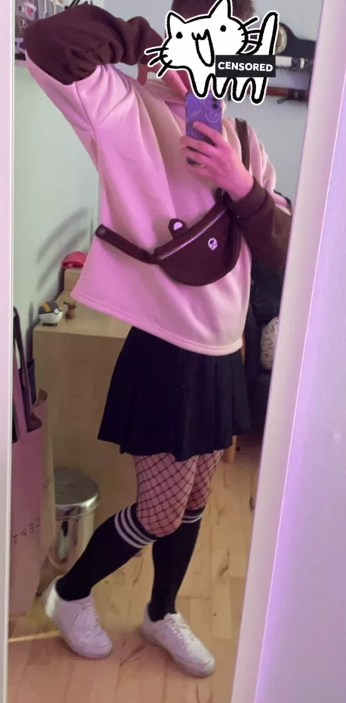 Hi >~< by Yes_sir_skiii