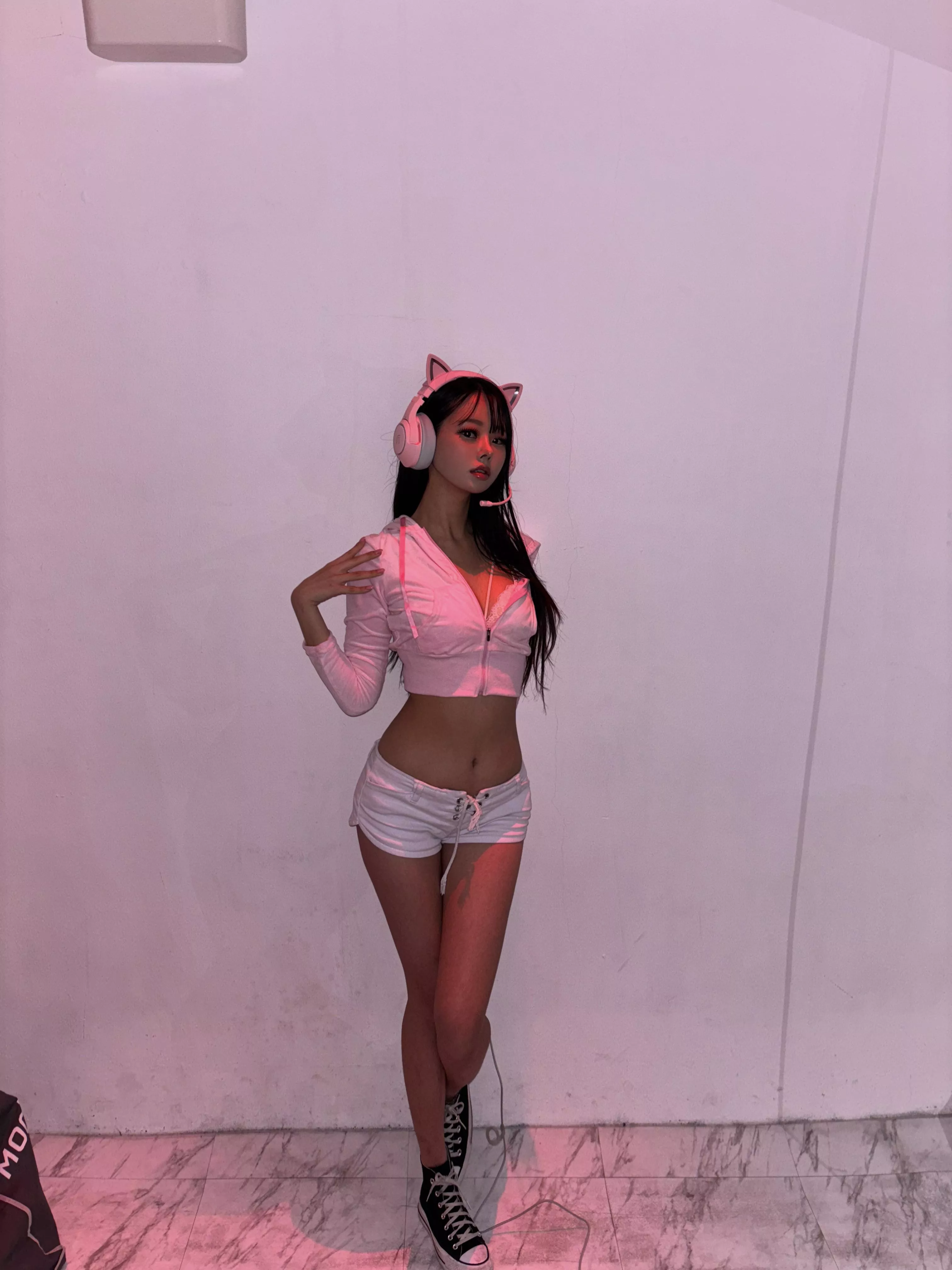 Hopefully older men like small girls like me posted by xoo_Chloe