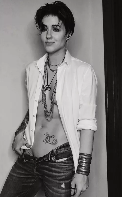 I actually go out to clubs with my pants undone 😜  by Thiyra