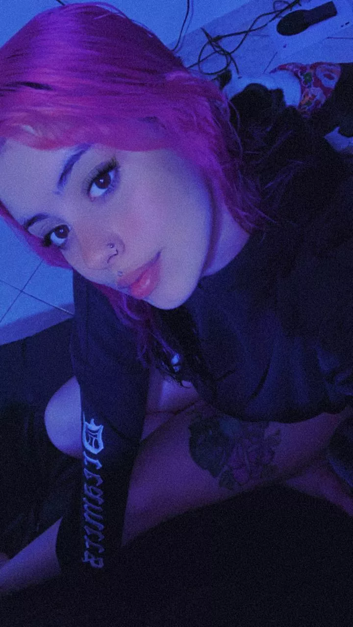 I am super horny today :) posted by Buttacup41