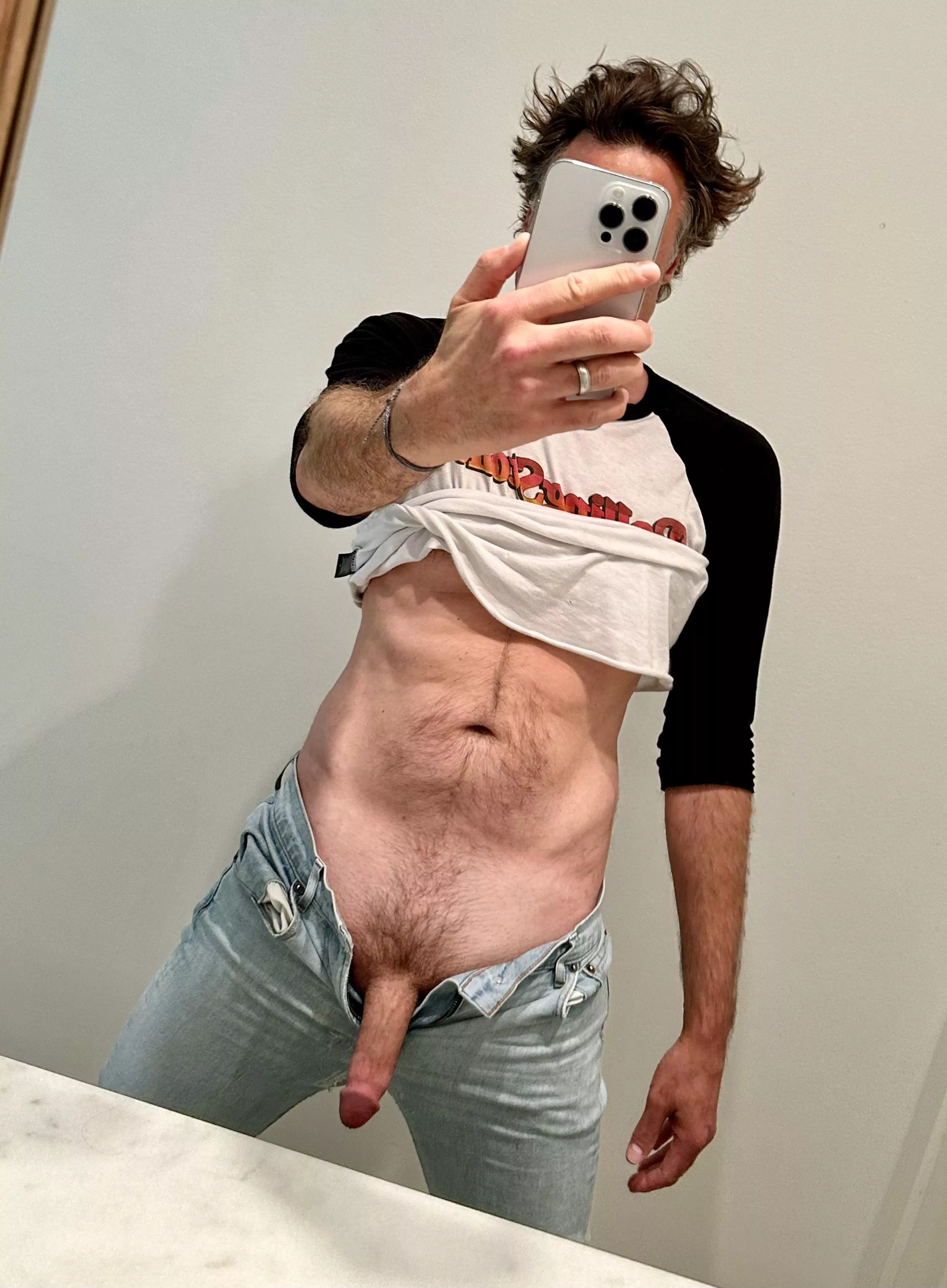 Is it me or the mirror? [48] posted by WillingnessQueasy475