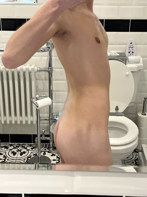 is my butt cute? by xxx-elijah