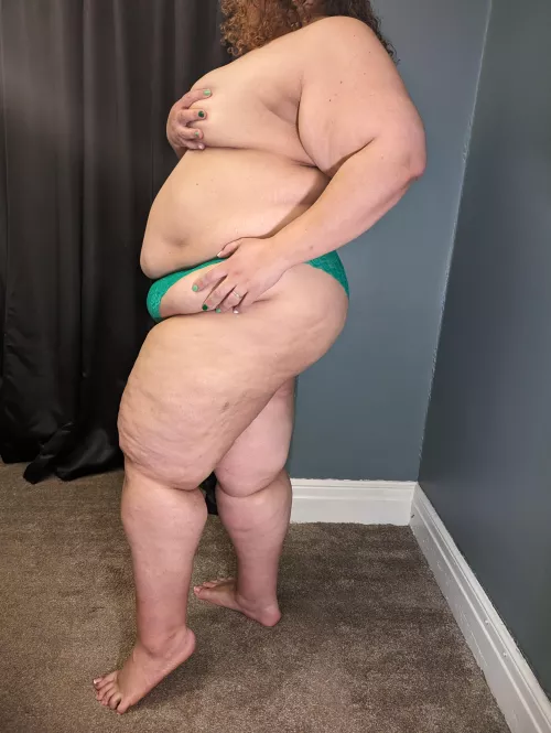 Let's see if these curves can handle a ride. by SwitchNGiggles