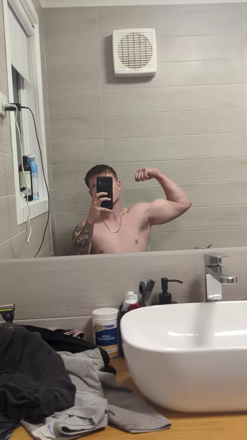 M 22 straight subs try and turn me 😳 HMU by Lanky-Ad-98