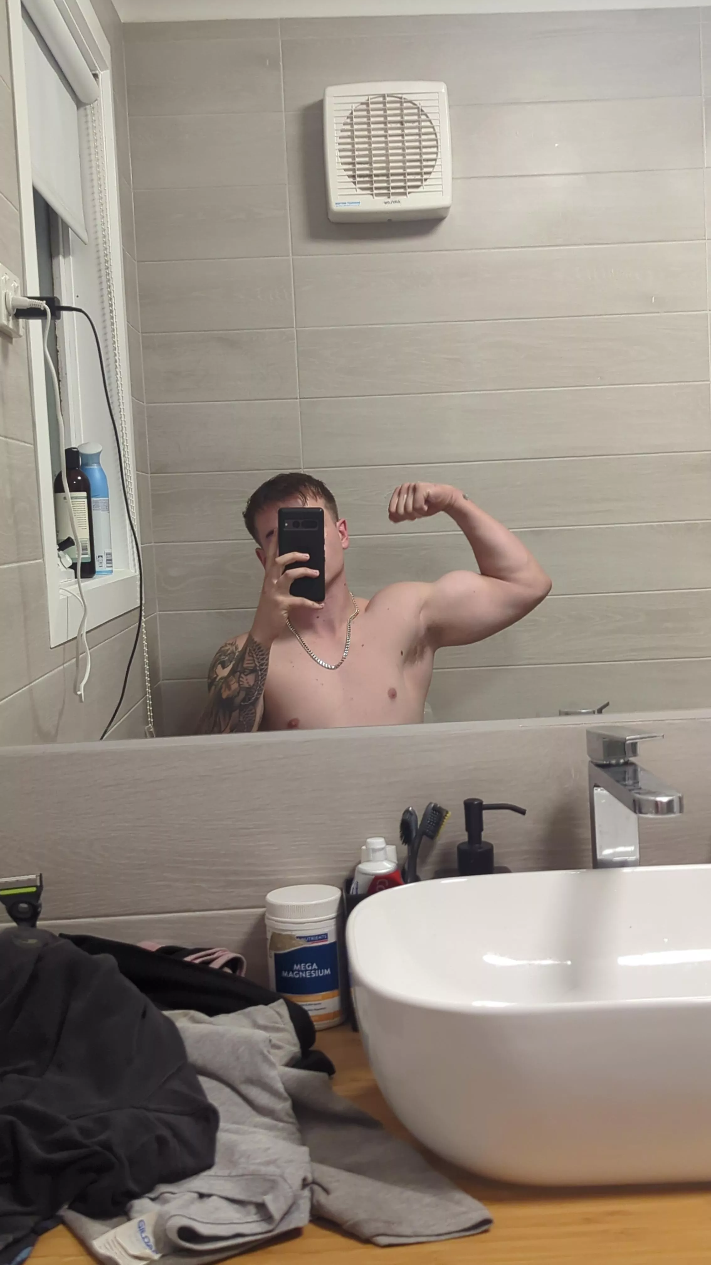 M 22 straight subs try and turn me 😳 HMU posted by Lanky-Ad-98