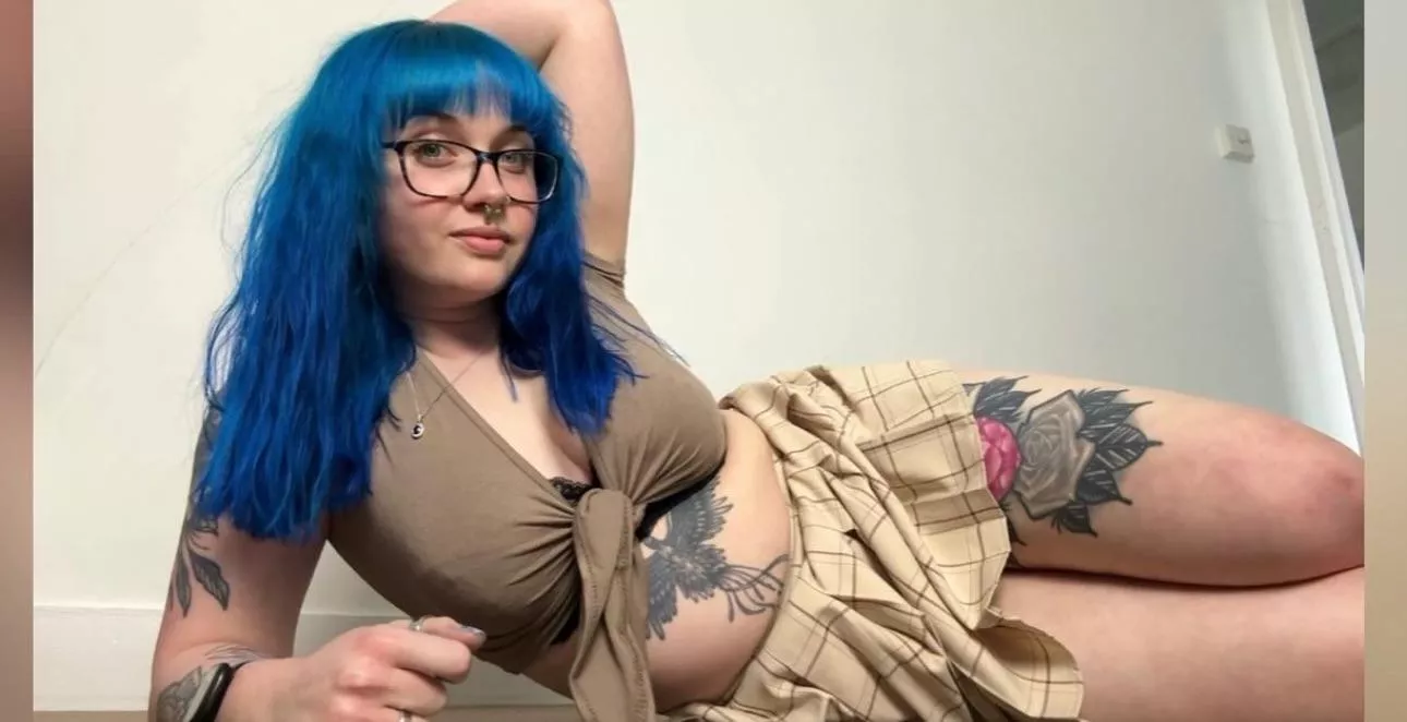 maybe i’ll look taller if i lay on my side? 😫 posted by AndieHart98