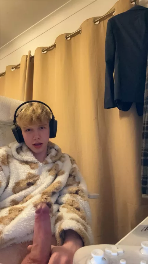 POV: i whip this out mid game 🎮🍆what you doing with it 😈 by EvanAdamzx