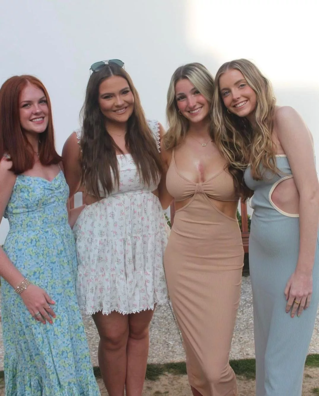 Pretty dress day 😊 posted by Dizzy-Tangerine-4065