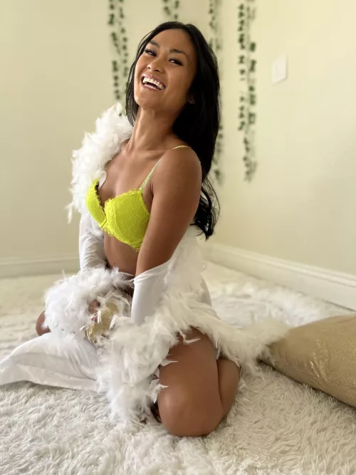 Small girls give you big explosions by sunshinesinaxo