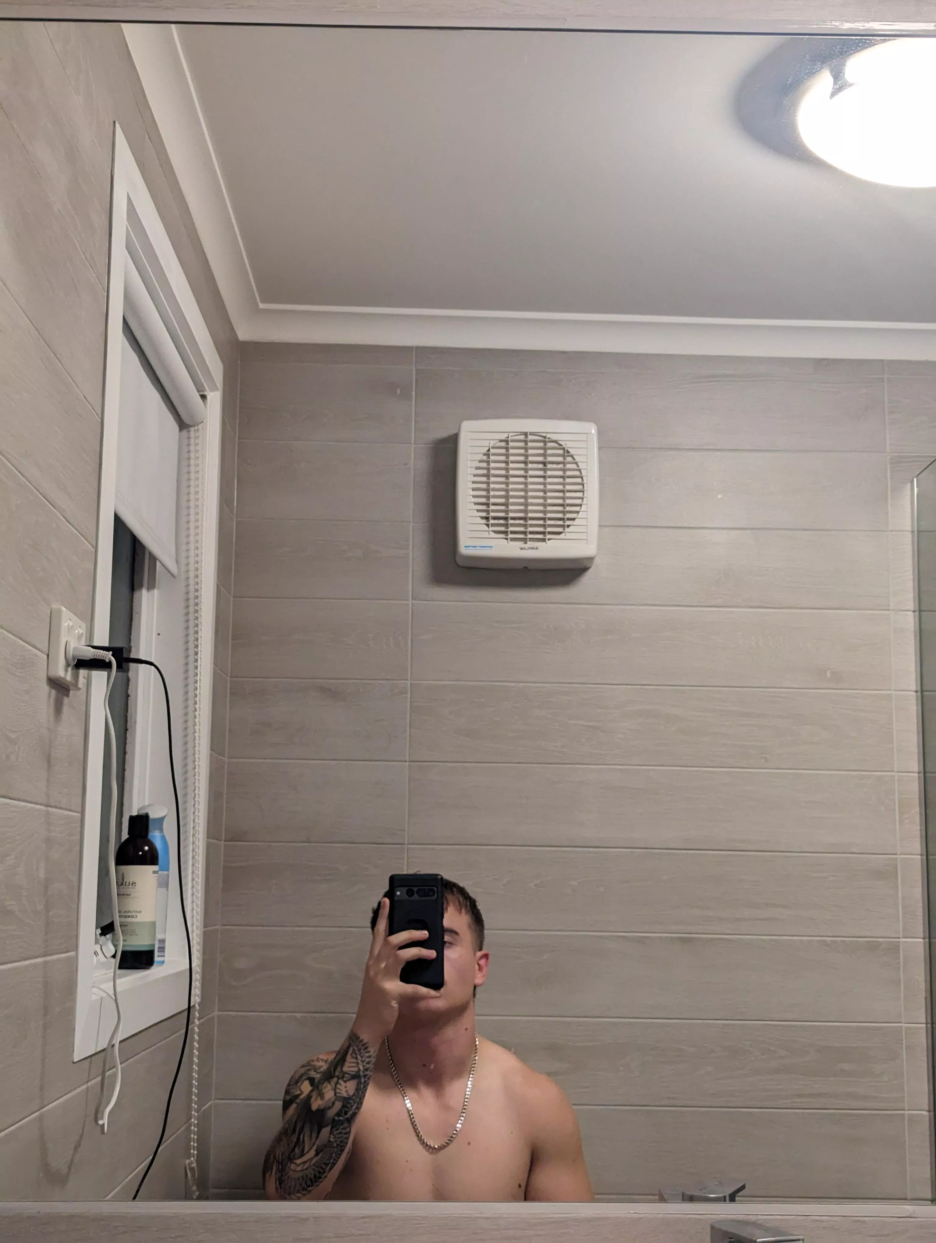 Straight 22 DM me subs 😳 posted by Lanky-Ad-98