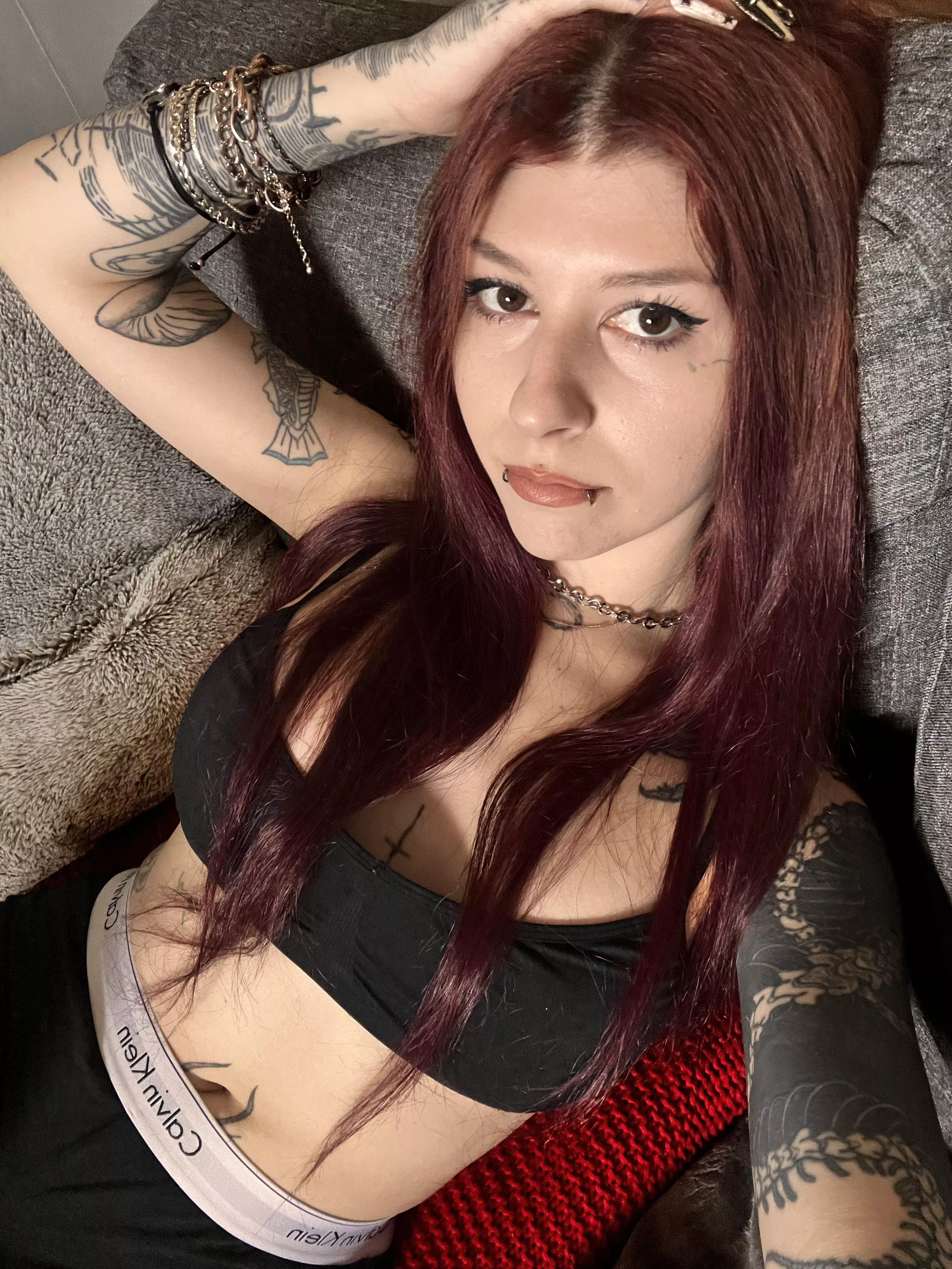 tell me, do you like licking pussy? posted by JoanneWinterss