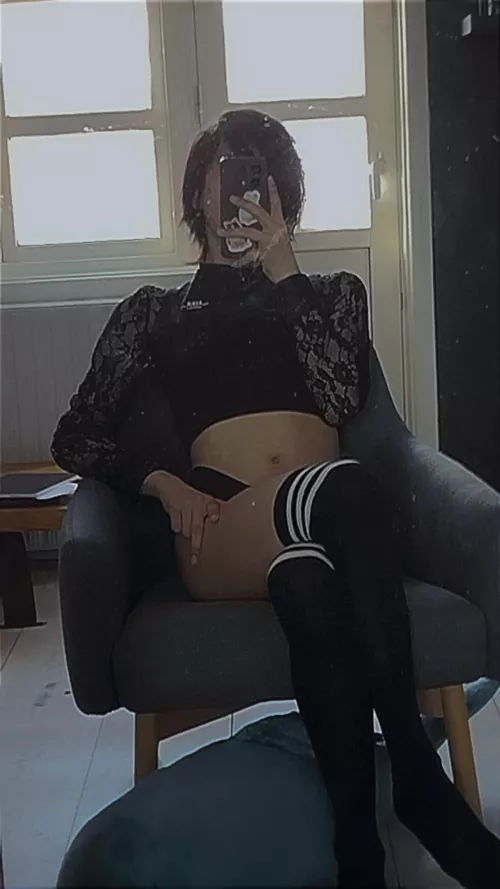 Trying to grow my hair longer takes forever by Colorful_snowflake