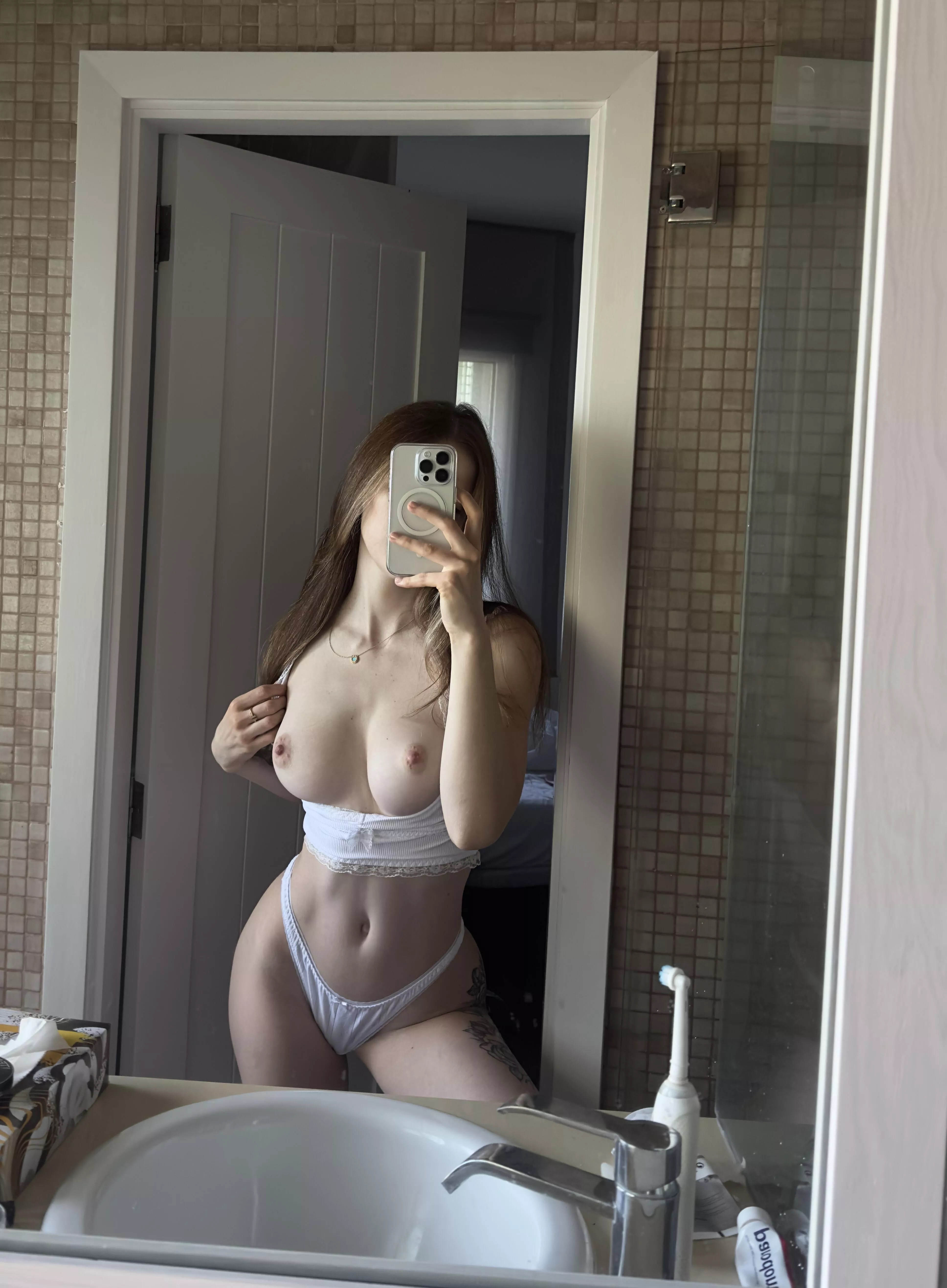 Uh, you can hug my body posted by Eliandyanney