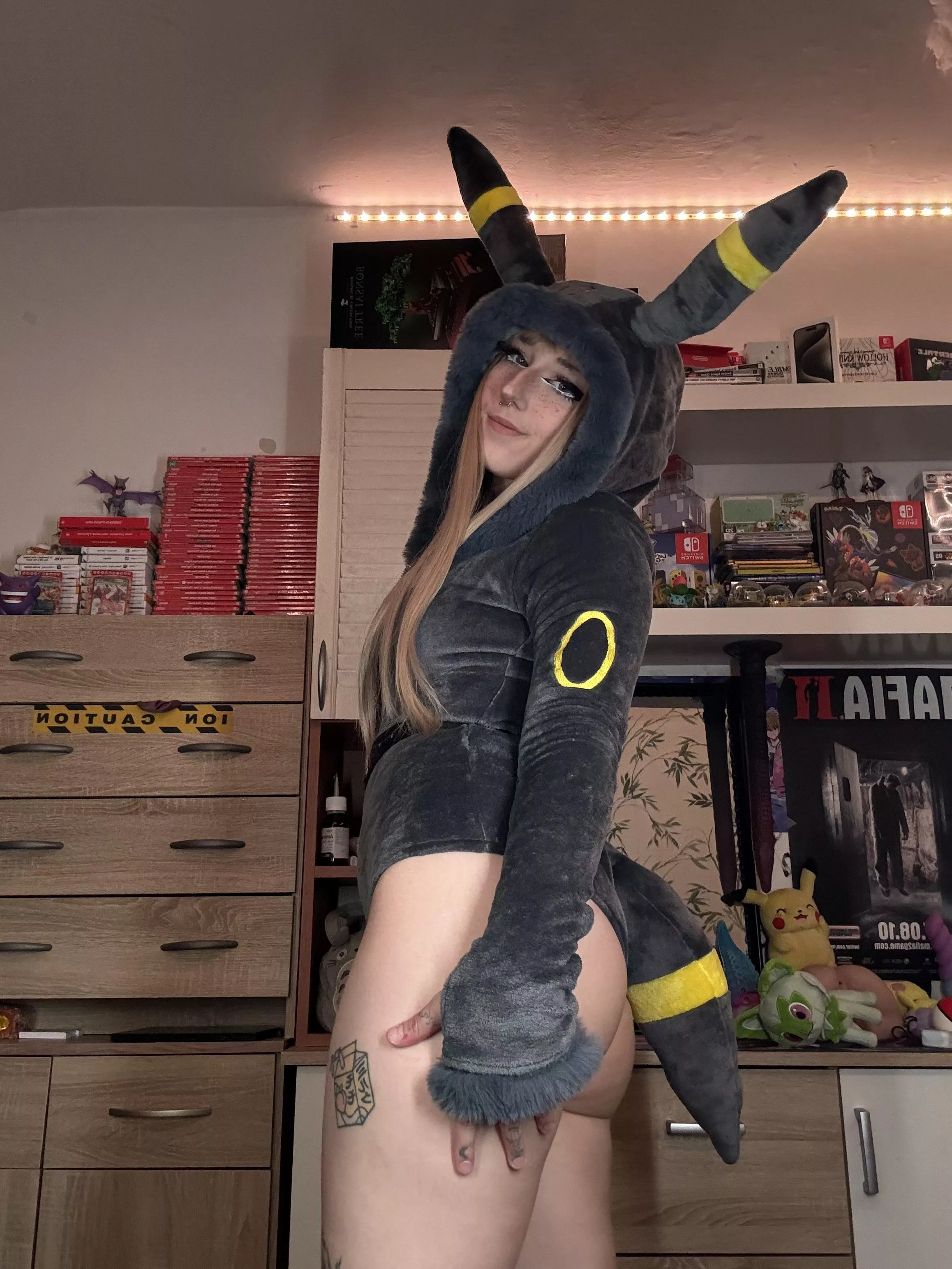 Umbreon cosplay by me! Whats your fave pokemon? posted by Locorory