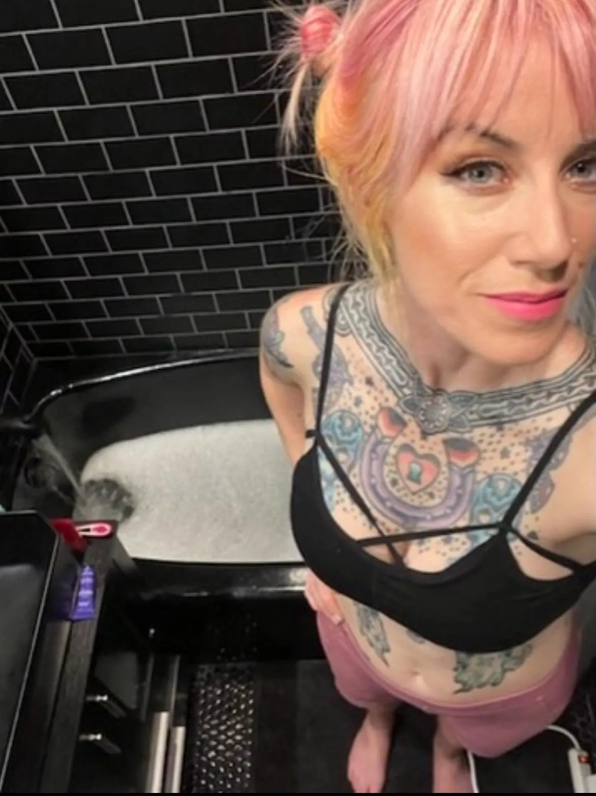 Watch me bathe? posted by vegaluster