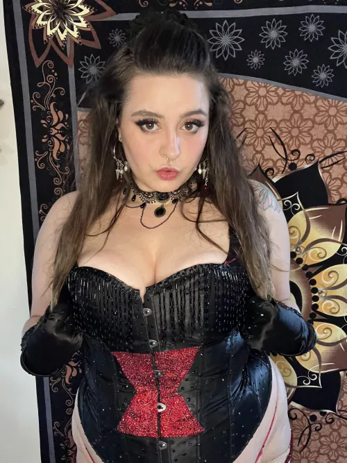 What are your thoughts on corsets? 👀 by saturncitrus