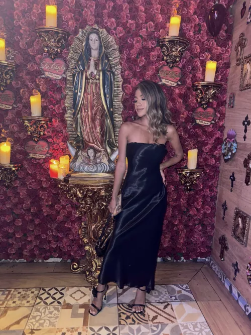 What do you like more my outfit or the background? by Alix_Senters