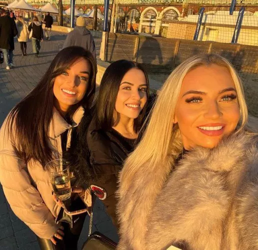 Which hottie? by grandpamark1961