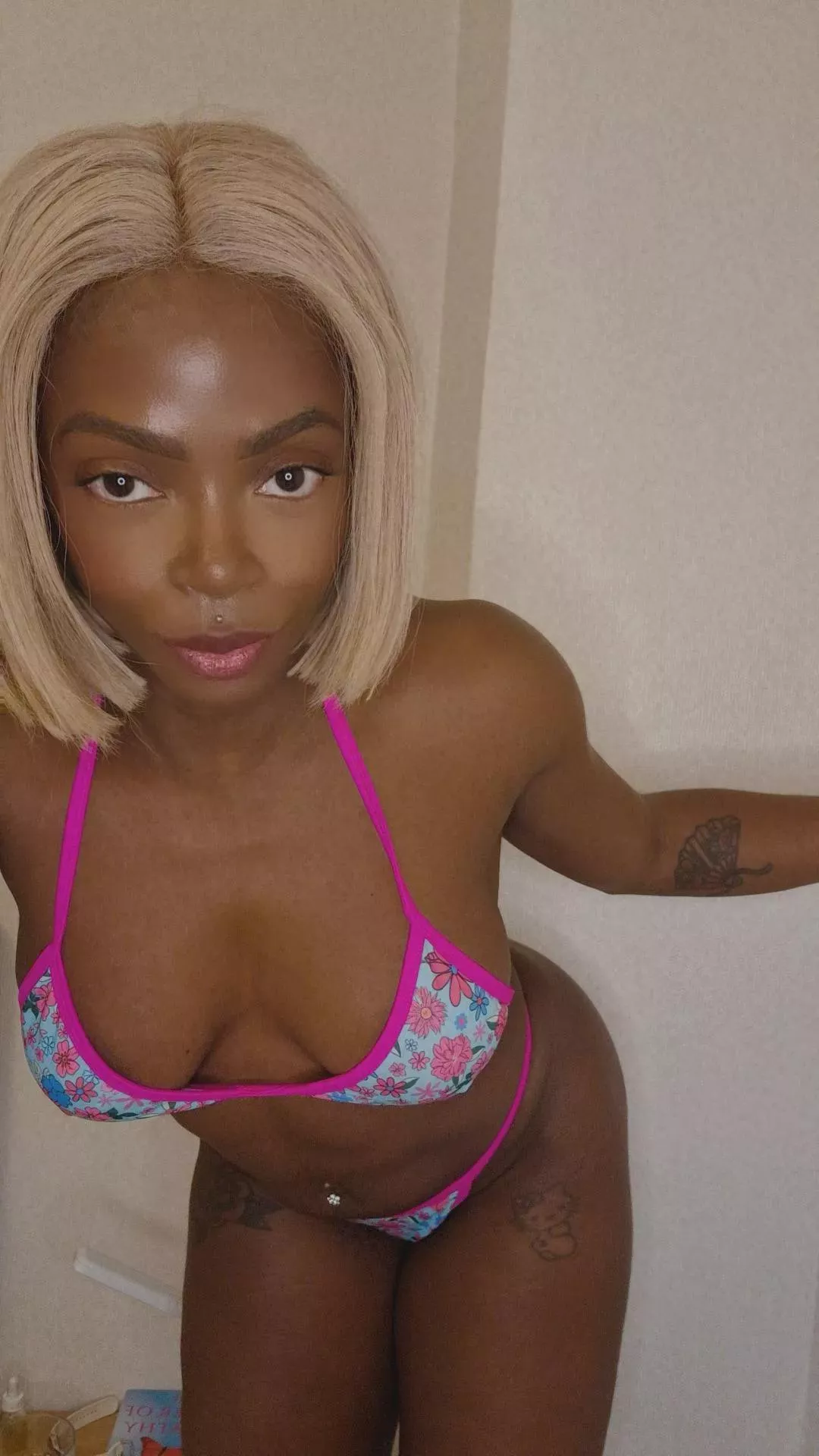 your favourite ebony queen   posted by mebutmore_